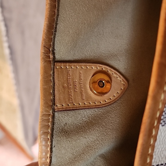 Louis Vuitton Galleria PM - Picture 13 of 16